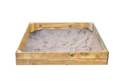 Arenero de madera con cubierta superior