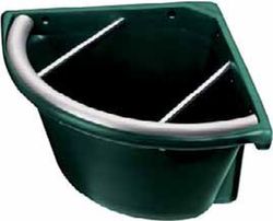 Comedero de plástico con barras para caballos